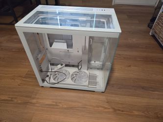White NZXT PC Case - H9 Flow