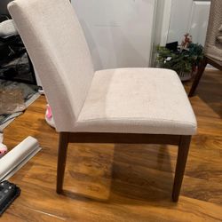 8 Modern Looking Chairs 