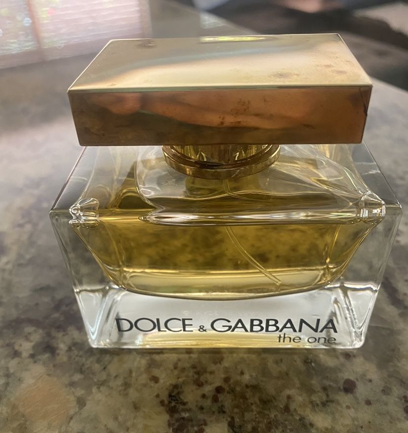The One Dolce Gabanna Perfume. 