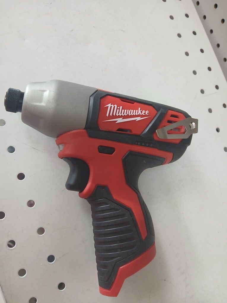 Milwaukee new 1/4" Impact 12M nuevo 