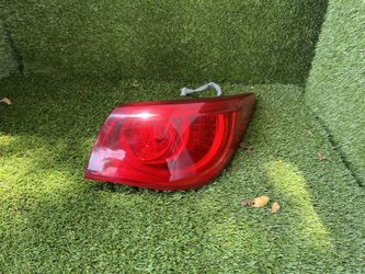Infiniti Q50 2014-17 Tail Light
