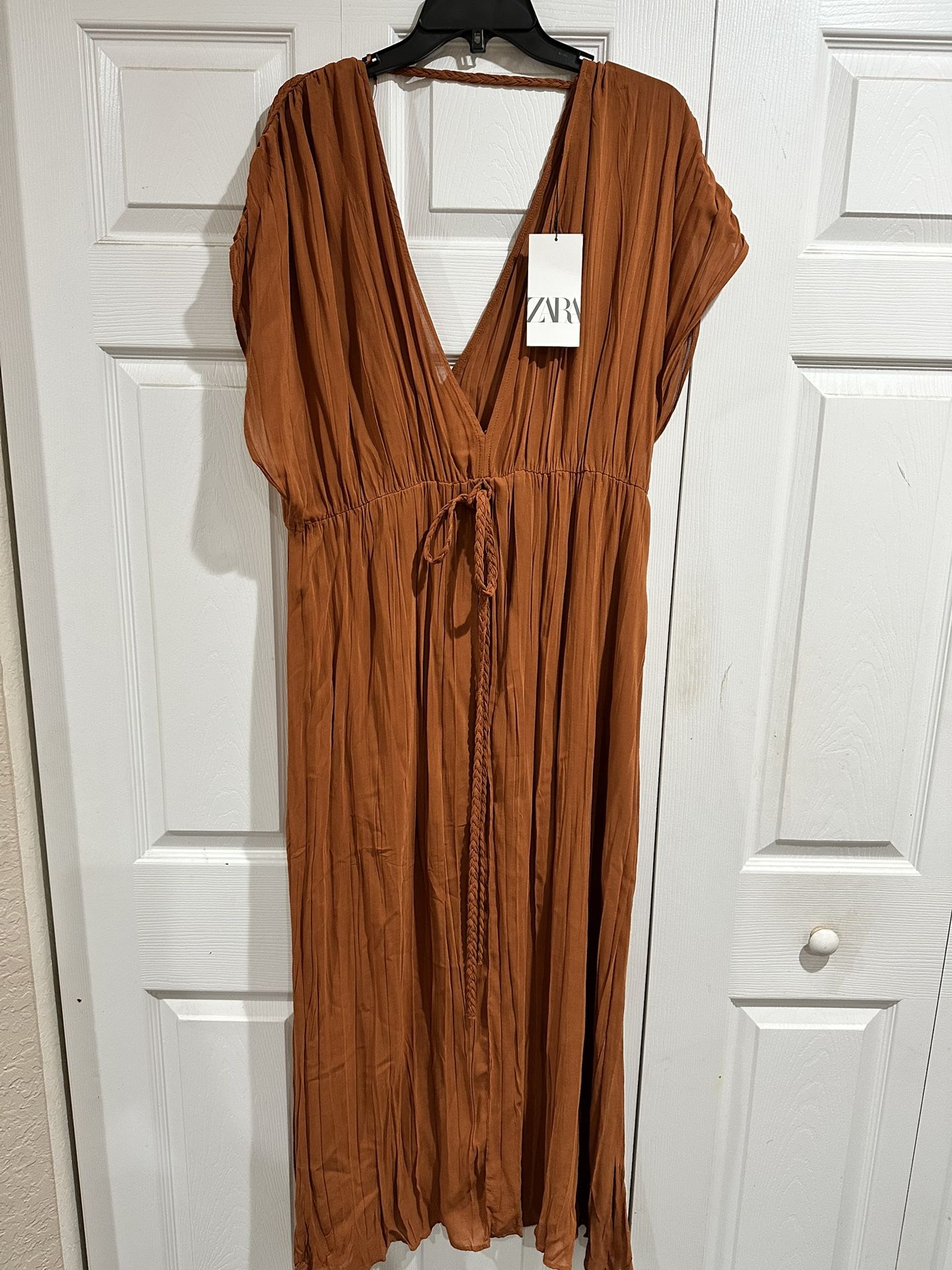 Zara Deep V-Nexkline Maxi
