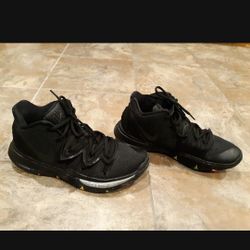 Black Nike Kyrie 5....Size 8.5