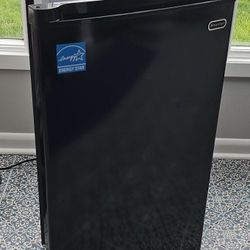 Whynter Upright Freezer | 3 cu ft | Excellent Condition 