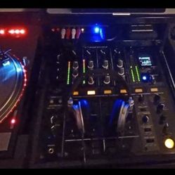 TECHNICS MK5'S AND PIONEER DJM700 MIXER