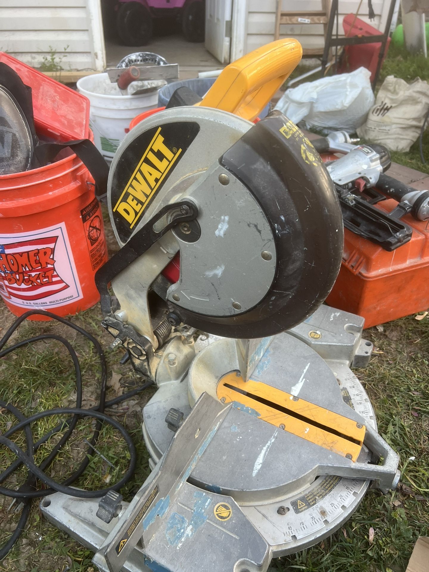 DEWALT MITER SAW 12