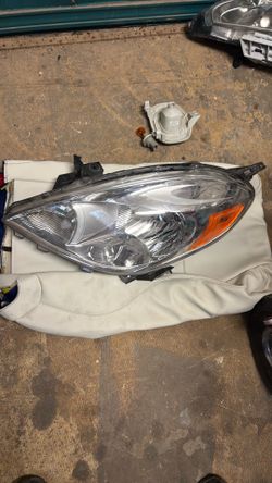 Nissan versa Headlight