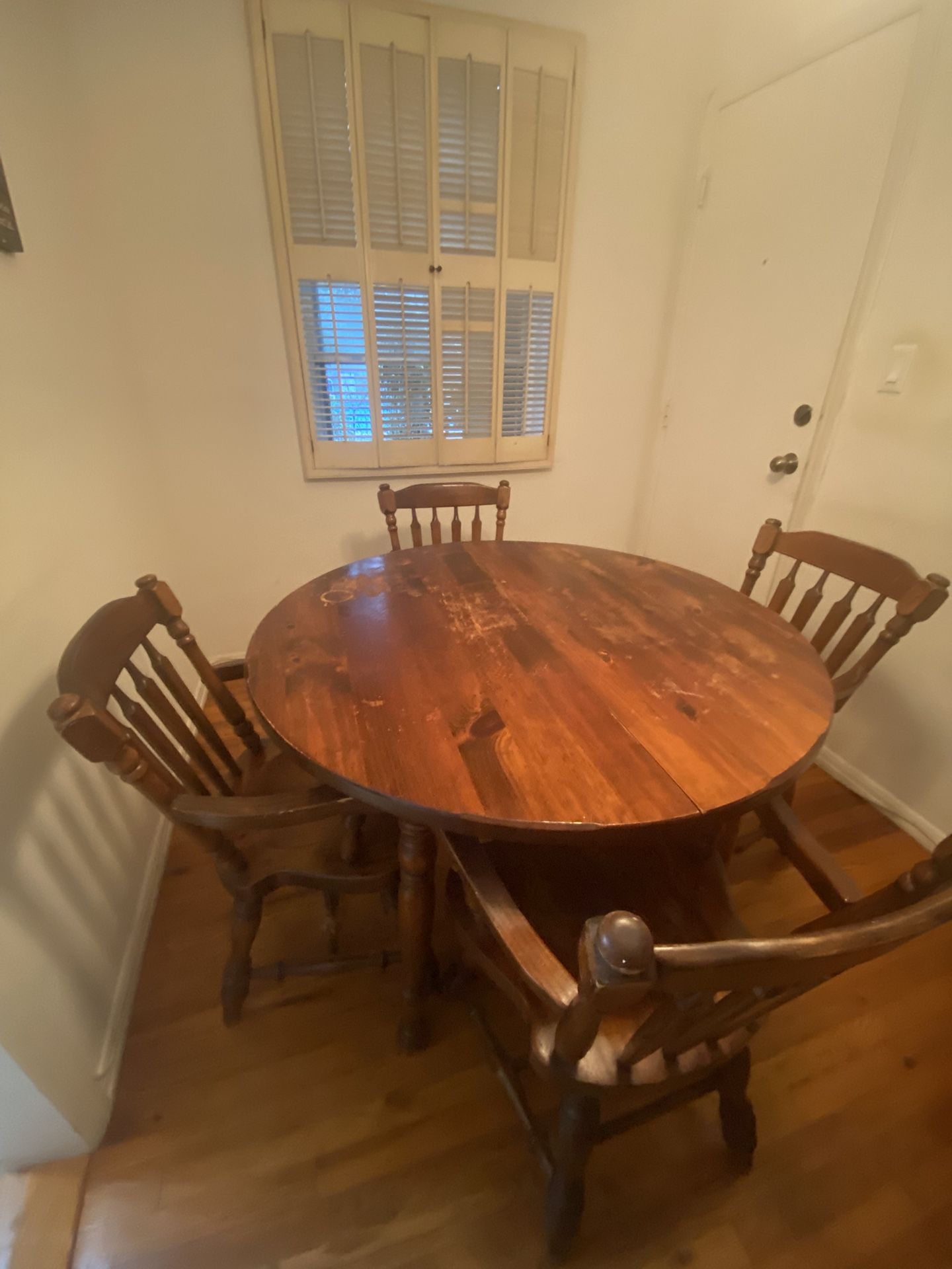 Dinning Set Made With Real Wood With 4 Chairs