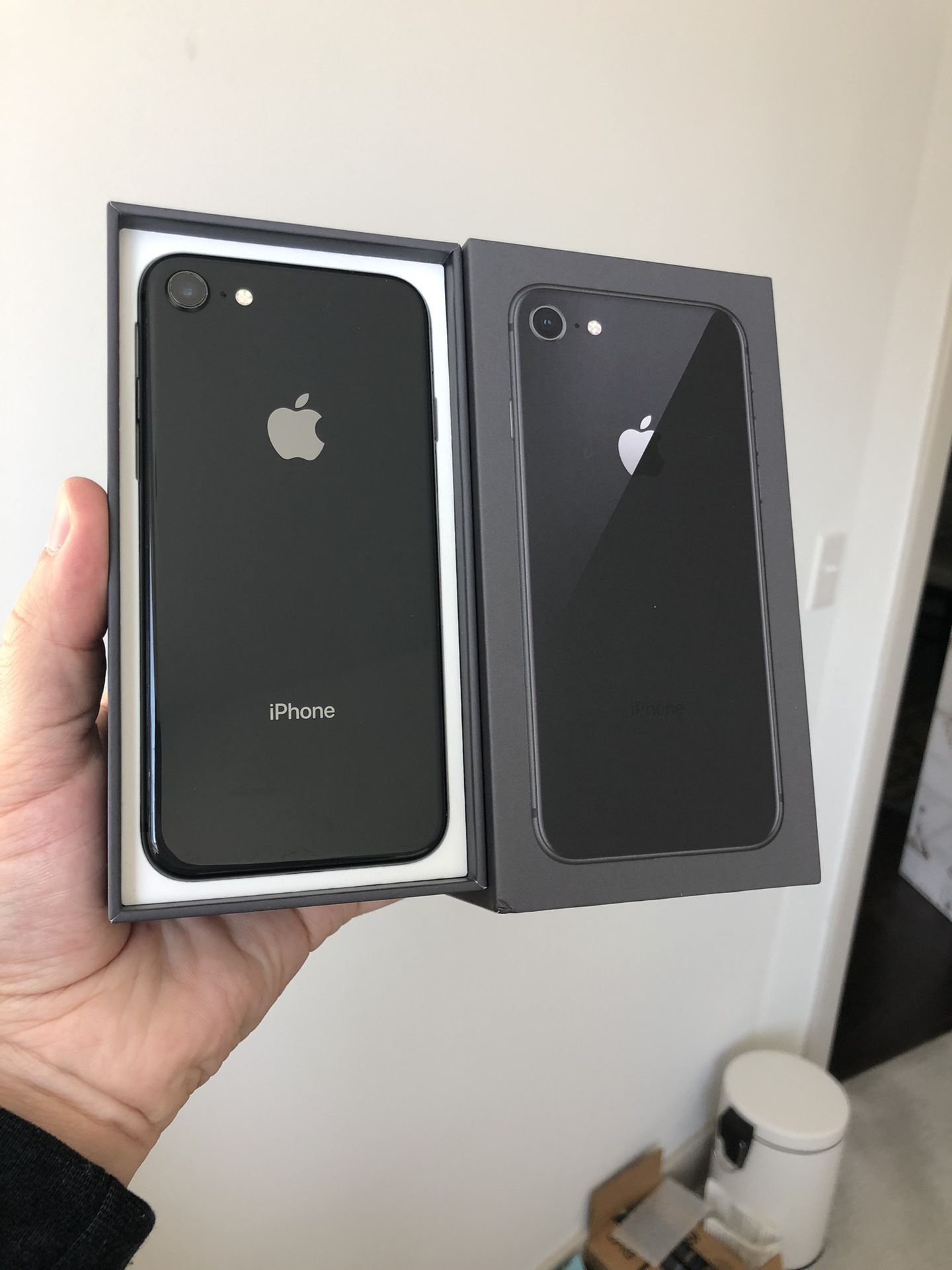 iPhone 8 256 GB like new, with apple care plus