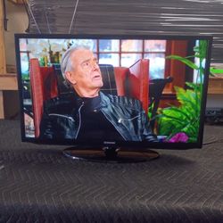 32 Inch Samsung Smart Really Nice Tv Comes With Remote Shows Great Picture Works Perfect Guaranteed 