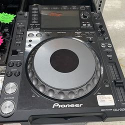 Pioneer CDJ-2000 nexus professional DJ multi-player. 