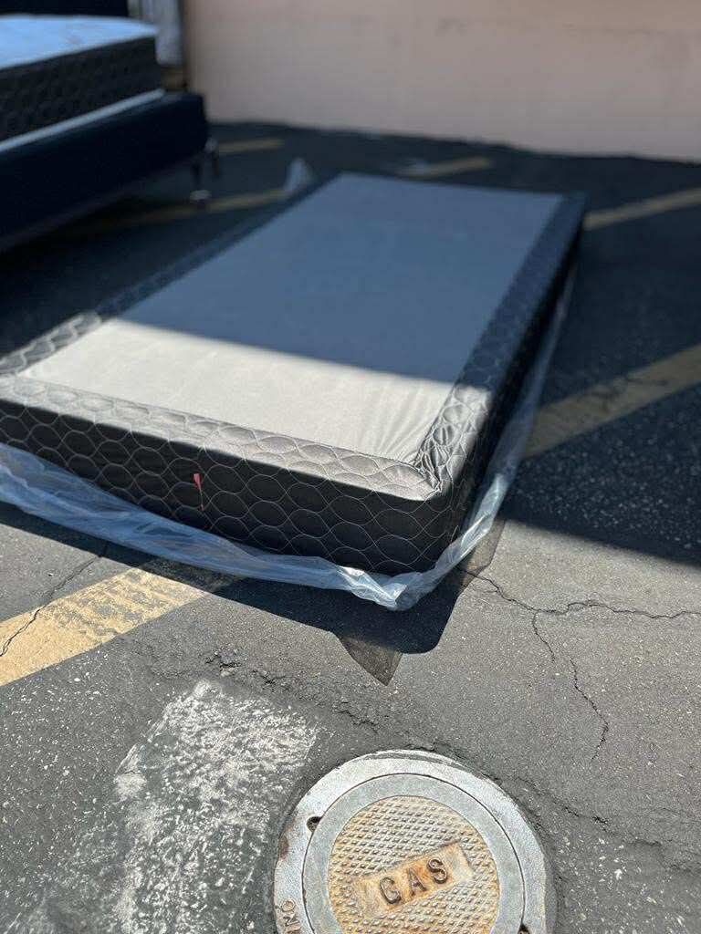 Base Twin