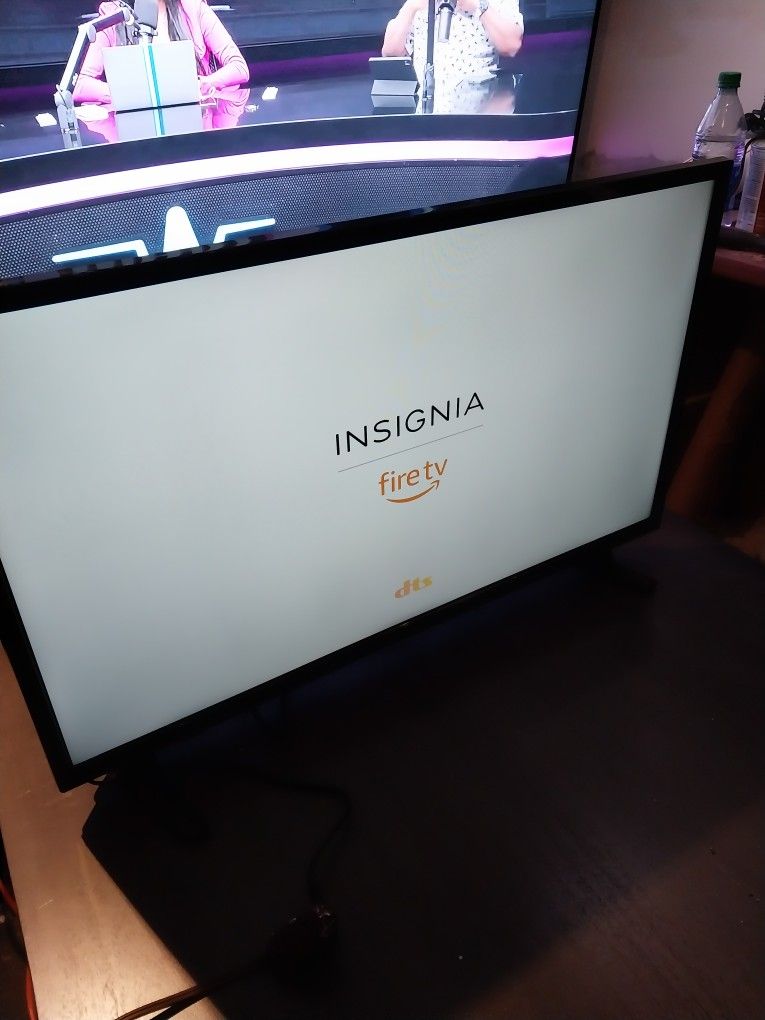 32 Inch Insignia  Tv