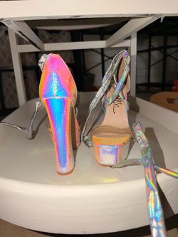 Holographic platforms
