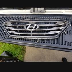 Hyundai Sonata Sport grill