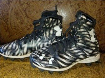 Football cleats Size 2y