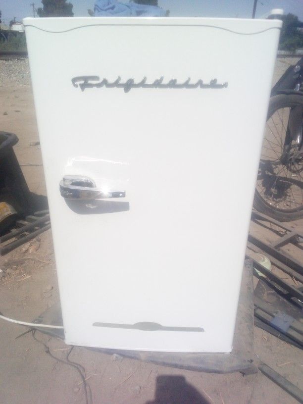 Frigidaire Retro Mini Fridge