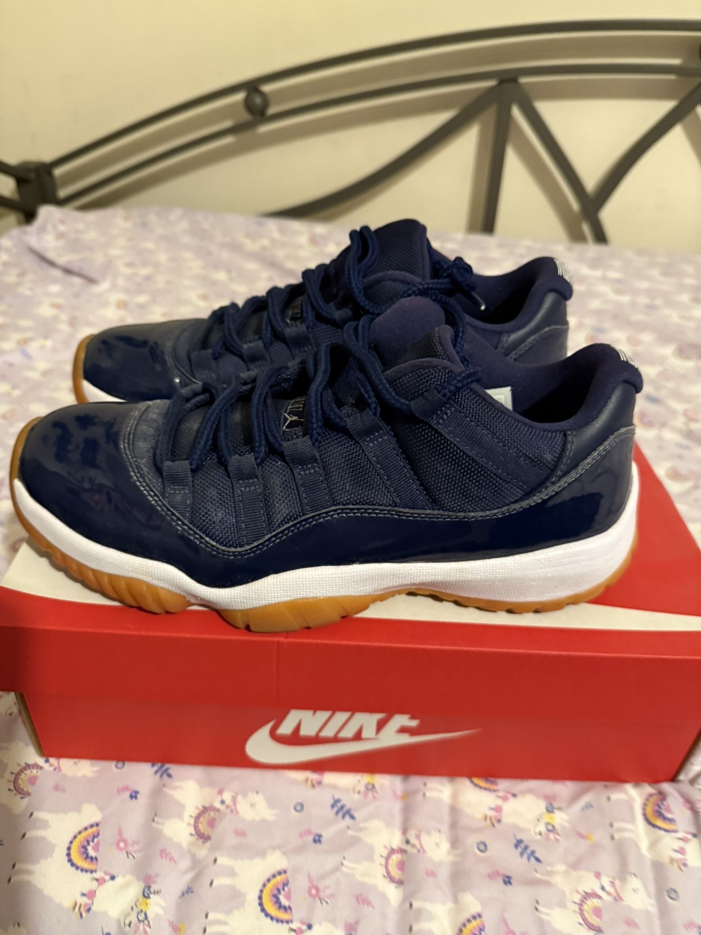 Jordan 11 low navy gum size 8.5 mens used
