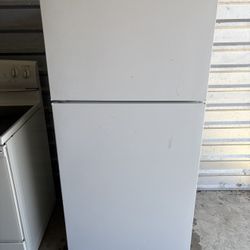 White Hotpoint Refrigerator And Freezer