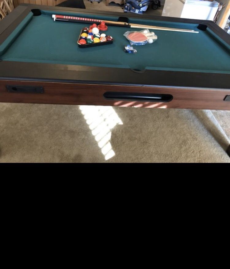 Sortscraft 3 in 1 table with air hockey, pool, and ping pong. Comes with 2 pool sticks and balls, 4 ping pong paddles, 2 hockey paddles and puck.