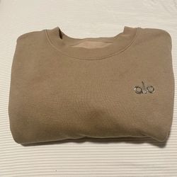 Alo Accolade Crew Neck Pullover 