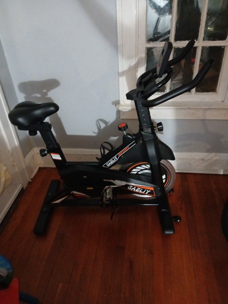 STATIONARY EXERCISE BIKE