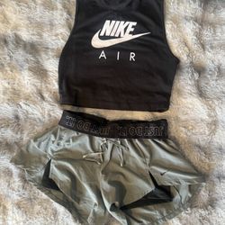Woman Nike Gym/ Workout Outfit Size MEDIUM!