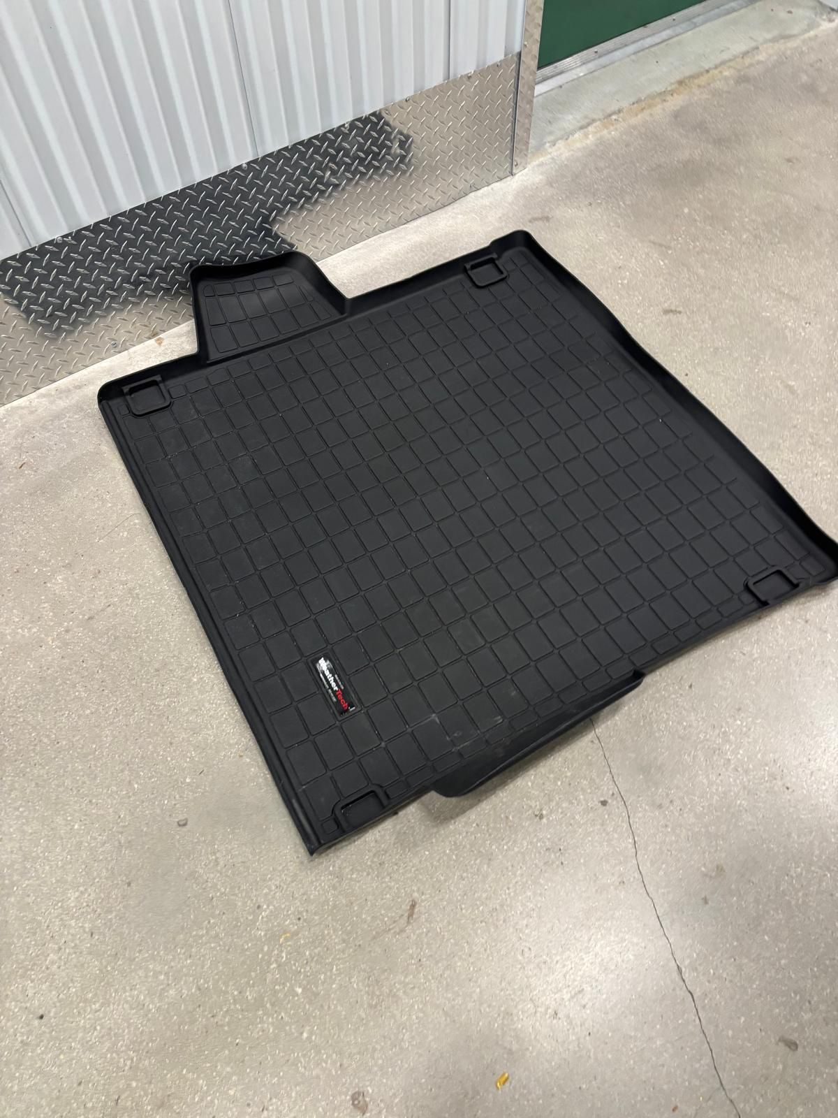 Weather tech Land Rover cargo /truck liner … 43” x 43 “ $60