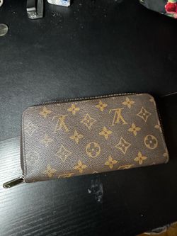 Louis Vuitton Zippy wallet