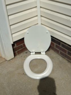 Used Clean Toilet Lid Round White