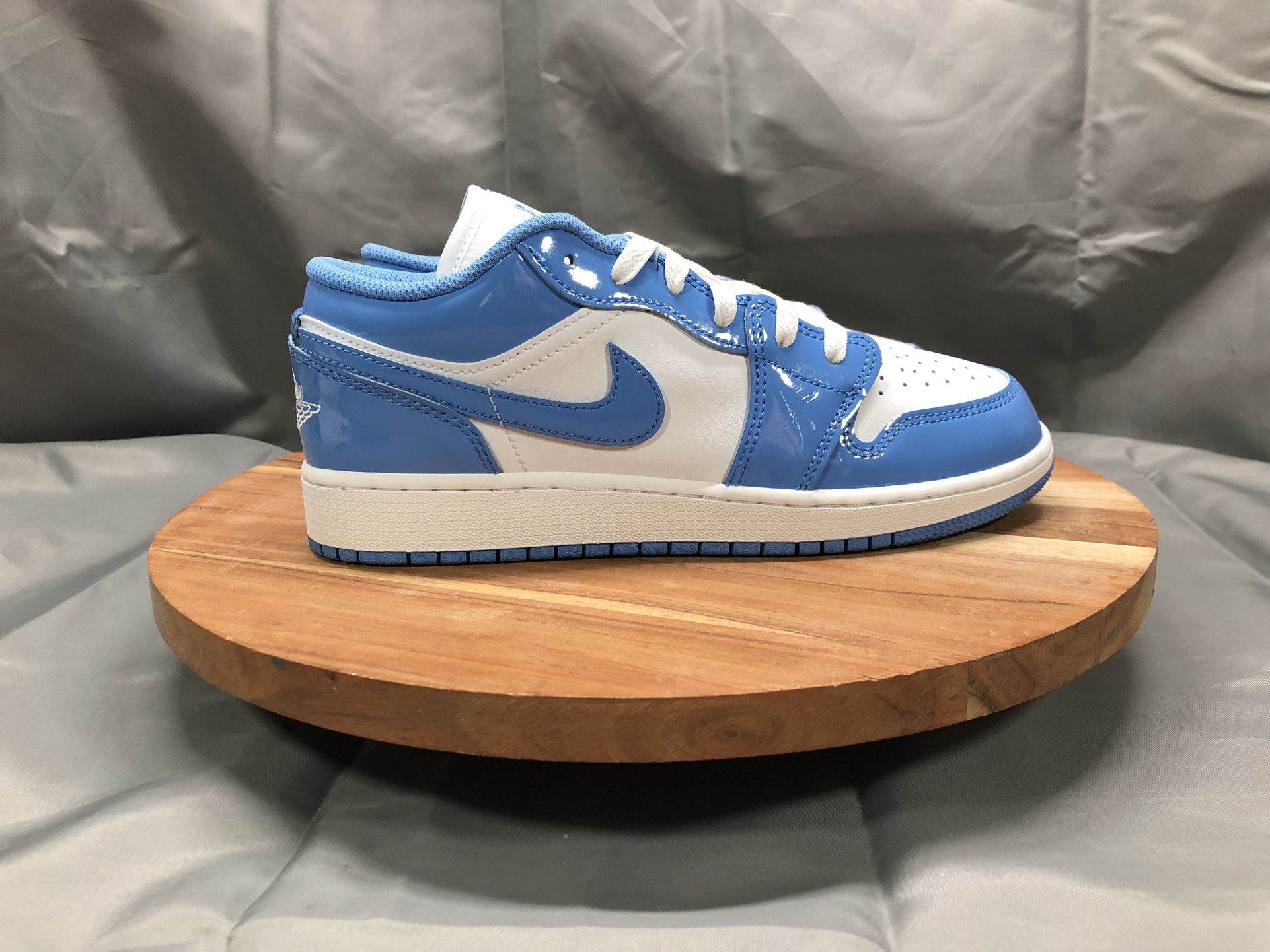 Jordan Kids' Grade School Air Jordan 1 Low SE Basketball Shoes Size 6 Y