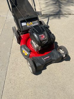 Yard Machines Briggs & Stratton 675EXi Lawn Mower
