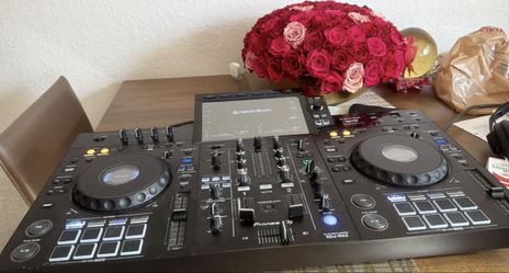 Pioneer DJ XDJ-RX3 All-in-One DJ System — Standalone, rekordbox + Serato, Low Use