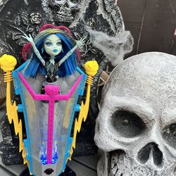 Monster High Frankie Stein Freaky Fusion Recharge Chamber 