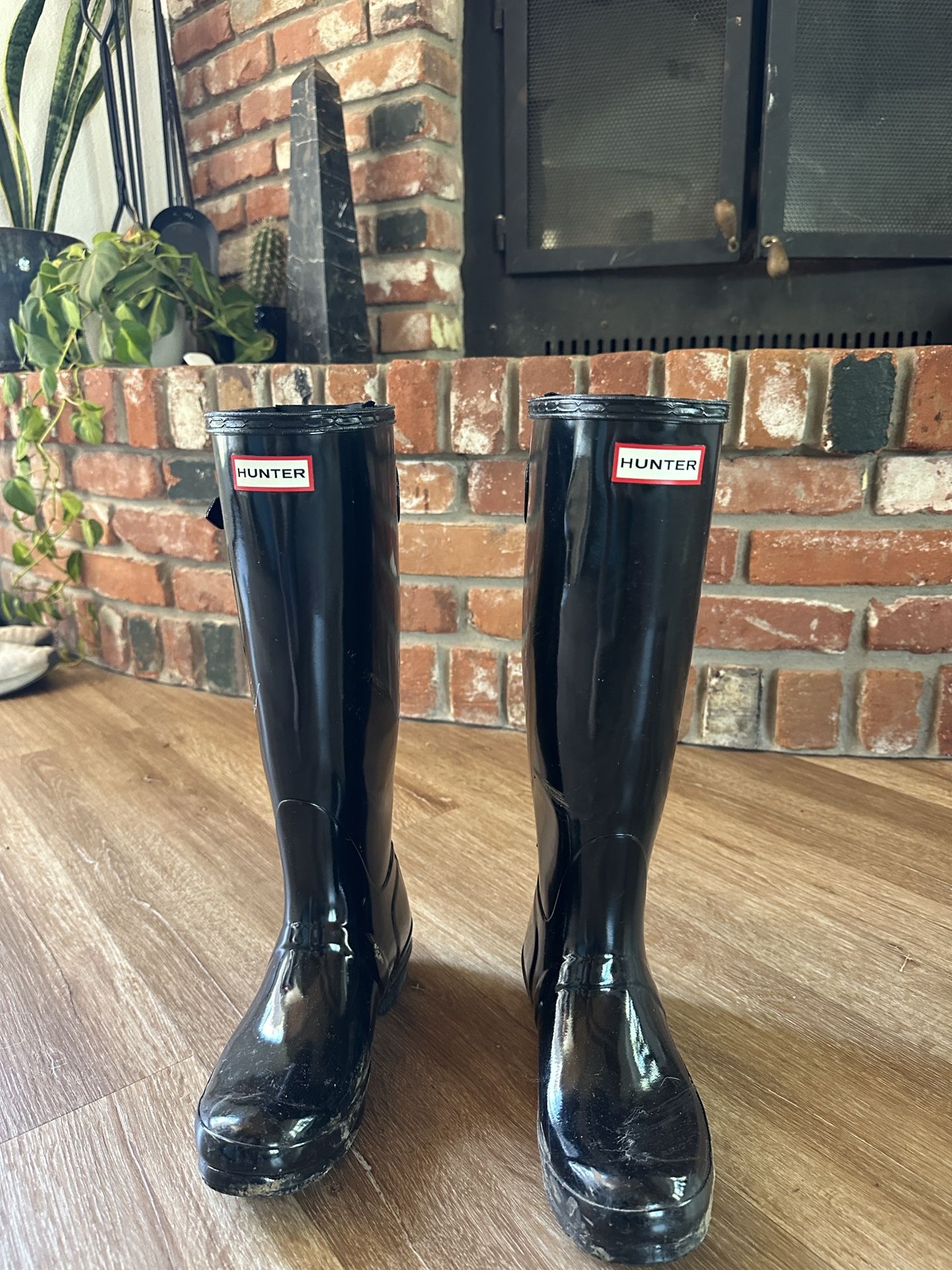 Brand New Hunter Rain Boots Tall Size 6