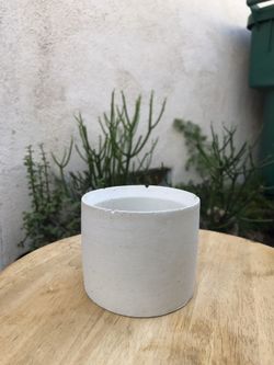 Succulent pot (concrete), 3.75”(w) x 3.0”(h).