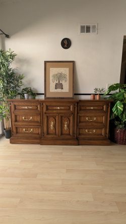 Vintage 1974 Dixie 9 Drawer Dresser