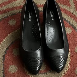 TROTTERS Womens Leather Heels 