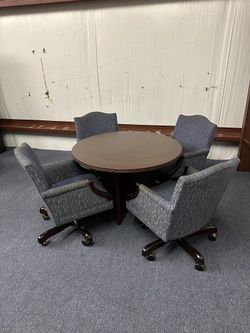Patterned Office Chair With Table