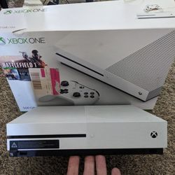Xbox One S 500gb W/ 5 Games, Headset, Controller 