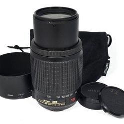 Exc. Nikon DX Nikkor AF-S 55-200mm f/4-5.6 G ED VR Lens - DSLR Digital - Caps, Case & Hood