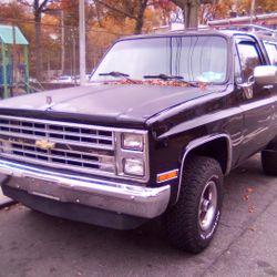 87 Chevy Blazer  2009 Kia Barrego 