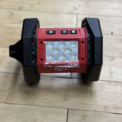 Milwaukee M18 LED FLOOD LIGHT 