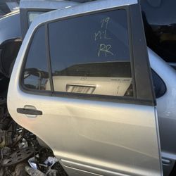 1999 Mercedes Benz ML430 Right Rear Passenger Door $250