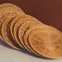9 Wicker Paper Plate Holders