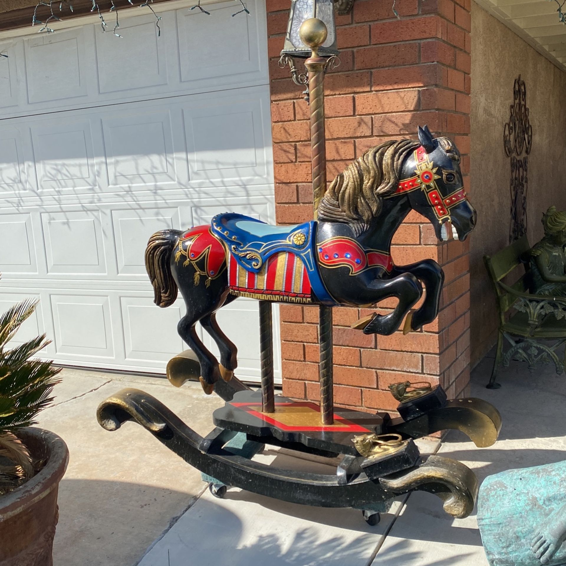 Beautiful Wood Carrusel ๐