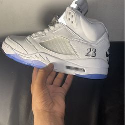 Jordan Retro 5 white metallic size 8