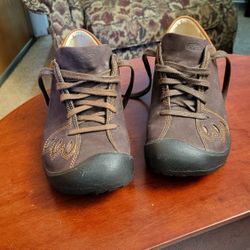 Keen Shoes Sz 7