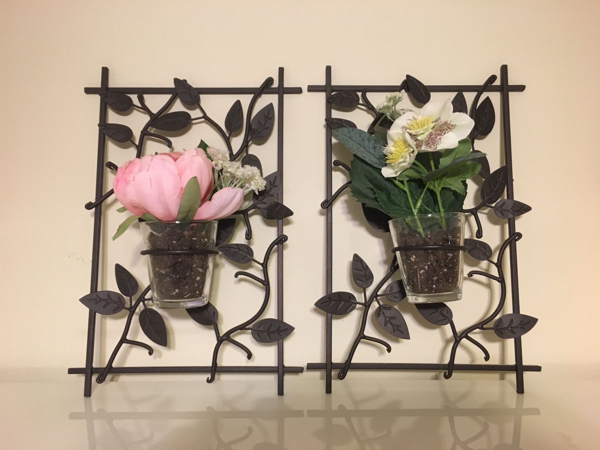 Iron leaf wall decor for plants or candles