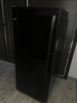 Kenmore Top Freezer Fridge – Black, clean & ready to go